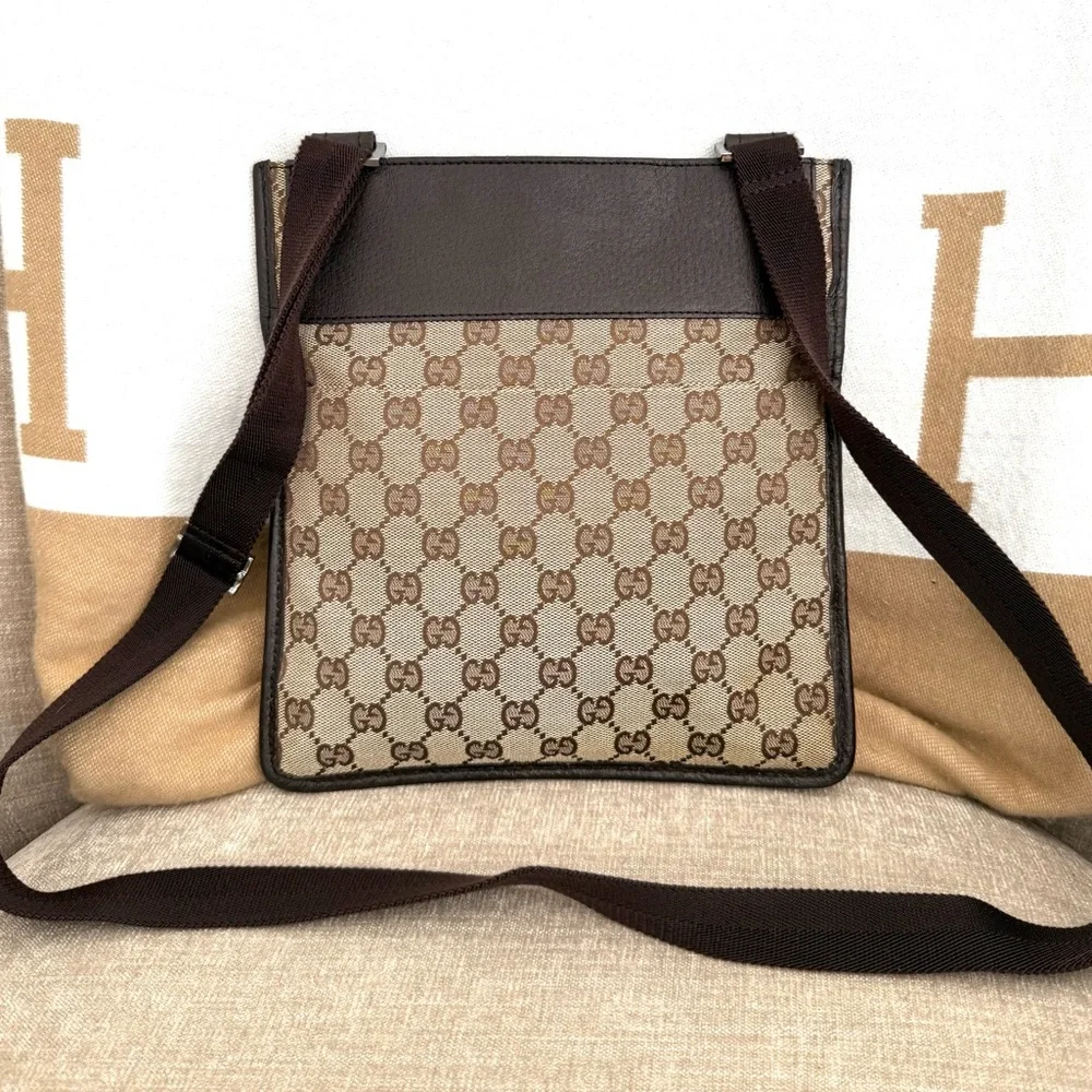 Authentic Gucci GG Canvas Flat Messenger Bag brown monogram canvas